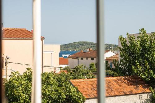 Apartment Center and beach - image 5