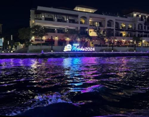 River Cruise Hotel