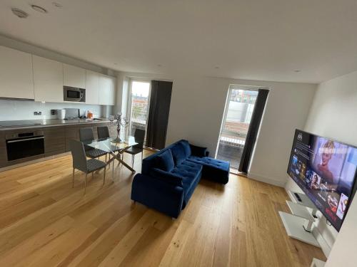 Luxury Top Floor Penthouse Apartment near Heathrow