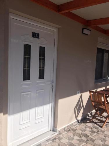 Yard Apartments - by Hotel Ronaldo - image 4