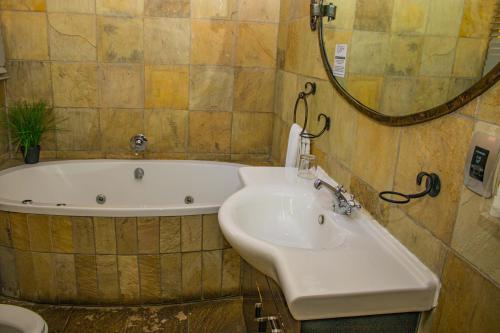 حمام, Hutten Heights Lodge by Ilawu in نيوكاسل