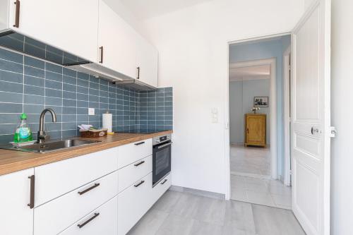 Extraordinary View on Port and Castle Hill - 1 Bdr & Parking - Tap to explore photos
