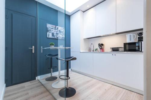 Magenta Square Central 1 Bdr with AC, Nice (photo 3)