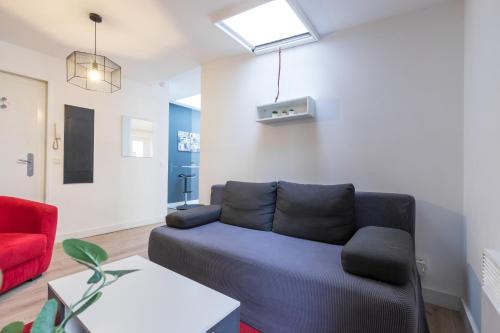 Magenta Square Central 1 Bdr with AC, Nice (photo 7)