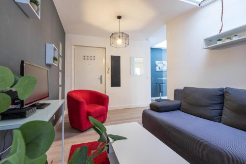Magenta Square Central 1 Bdr with AC, Nice (photo 8)