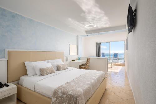 Double Room with Balcony and Sea View