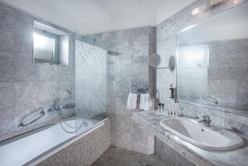 Bella Beach Hotel - image 12