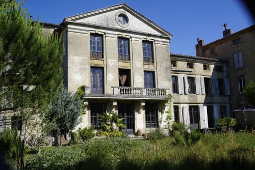 Gertrud's Suite - suite in shared Village Chateau - Location saisonnière - Chalabre