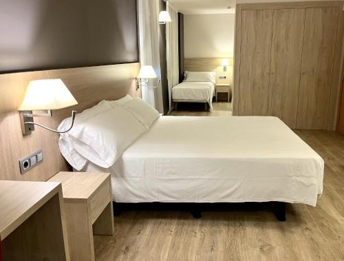 3 twin beds