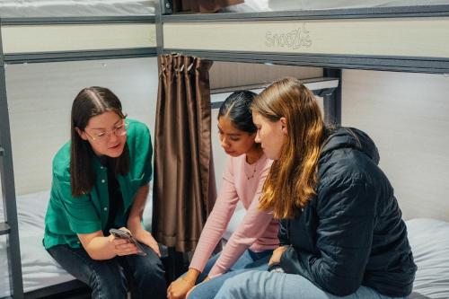 Snoozles Tourist Hostel - image 2