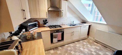 Apartment 4 - striking, 2 bedroom luxury apartment - close to town, mainline rail & theatre in Дарлингтън