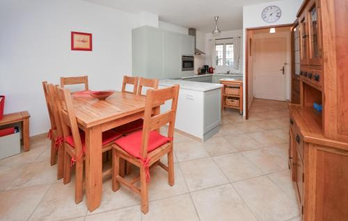 Holiday Home Aigues-Mortes with Hot Tub I - image 14