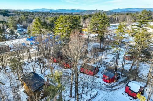 Laconia Retreat half Mi to Lake Winnipesaukee!