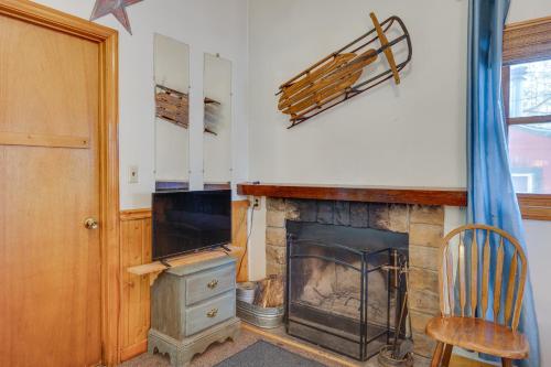 Pet-Freindly Laconia Vacation Rental with Fireplace!