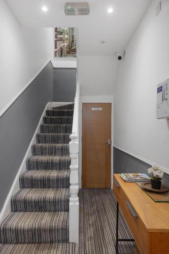 Modern City Centre Flat - image 12