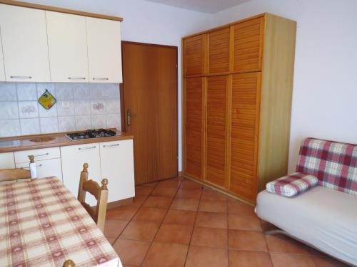 One-Bedroom Apartment image 4