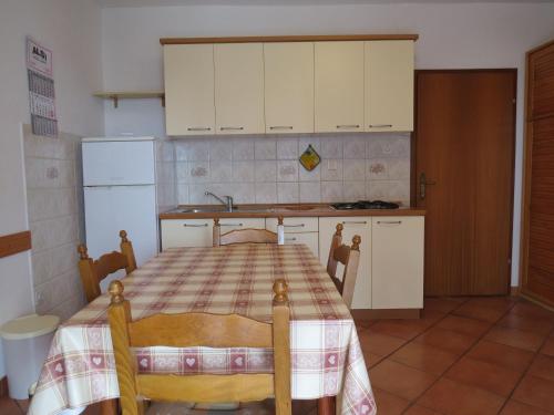 One-Bedroom Apartment image 3