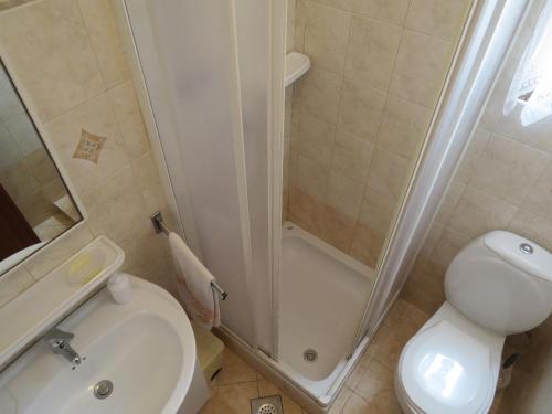 One-Bedroom Apartment image 2
