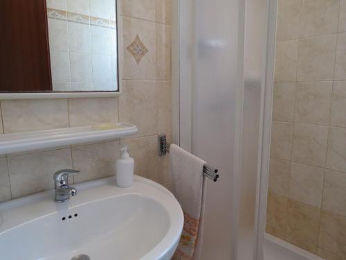 One-Bedroom Apartment image 1