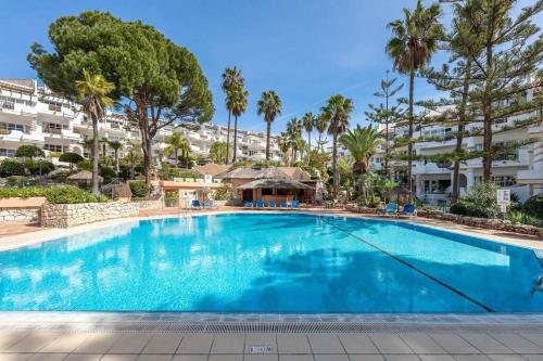 Flat in Matchroom Golf Pool Beach