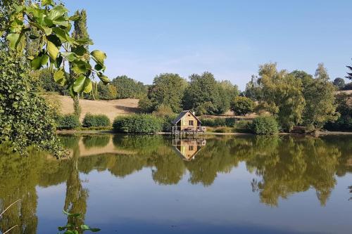 Cabane sur Pilotis - Le Paraclet in Saint-Nizier-sur-Arroux