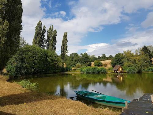 Cabane sur Pilotis - Le Paraclet in Saint-Nizier-sur-Arroux