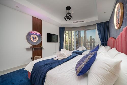 Super High Infinity Pool and amazing Burj Khalifa View 3 Bedroom apartment in Paramount Hotel Midtown, Дубай (фото 6)