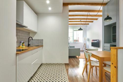 Ol Cute apartment in quiet Olivera st, Barcelona