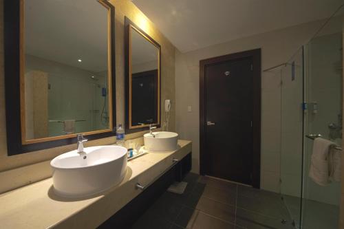Junior Suite Ocean Front (Golden Club VIP) image 6