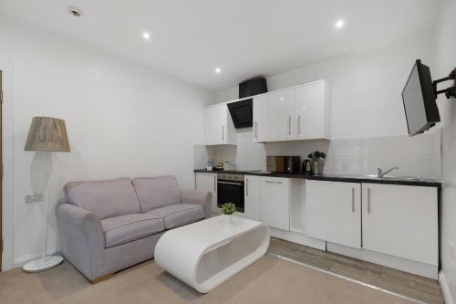 Modern City Centre Flat - main image