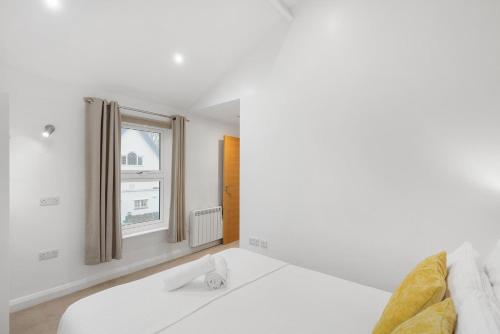 Modern City Centre Flat - image 11
