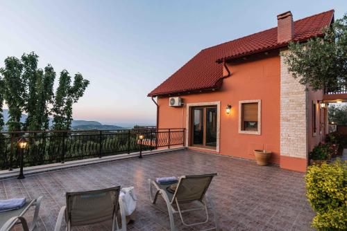Myron Olive Villa Retreat in Gorgolaini