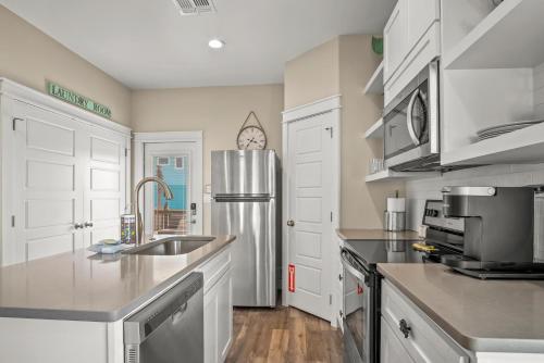 Mills Fishing Cabin - image 3
