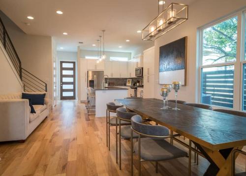 Beautiful New Home Downtown SXSW ACL F1 HQ