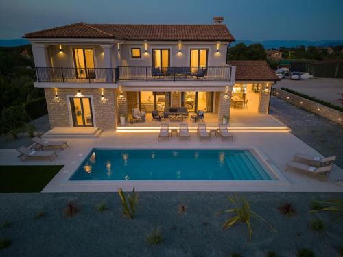 Luxury Villa Harmony with heated pool and seaview