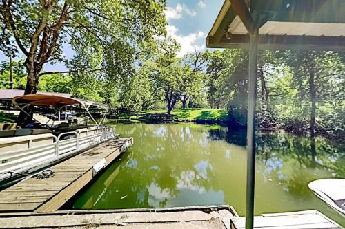 Beautiful Mid-Century Modern Lakehouse