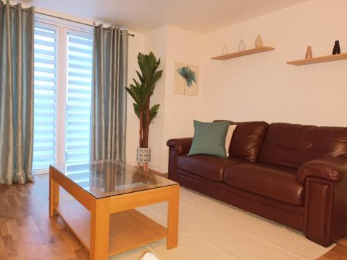 Spacious Elegant 2-BR Apartment in Aberdeen City Centre