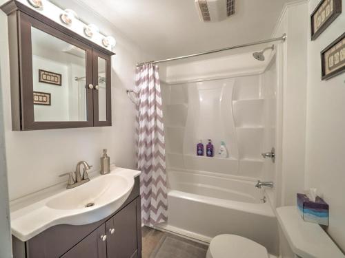 1st Base Apt 1 All Star Baseball Rentals - image 10