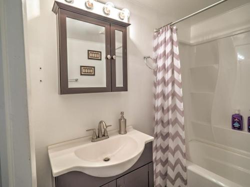 1st Base Apt 1 All Star Baseball Rentals - image 7