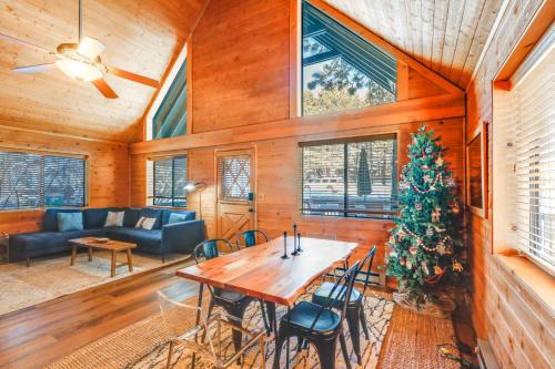 Munds Park A-Frame Cabin Rental with Deck and Fire Pit