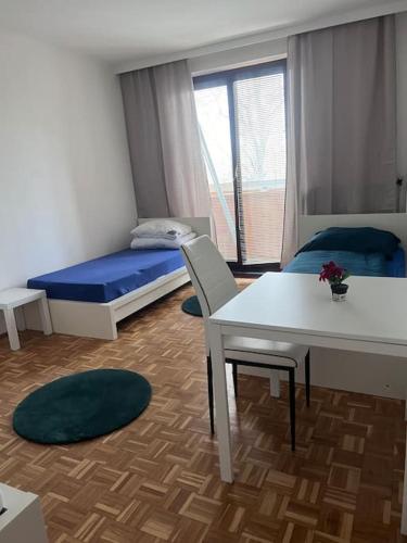 Ruhige Wohnung in Schwechat nähe Flughafen - Apartment - Schwechat