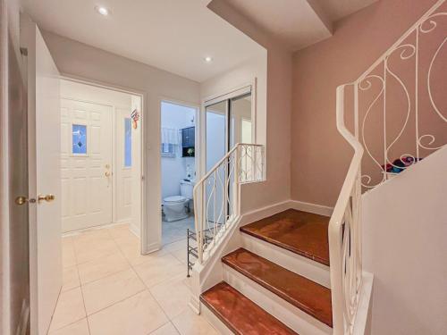 Bathroom, Spacious House near Downtown MTL in Riviere-des-Prairies-Pointe-aux-Trembles
