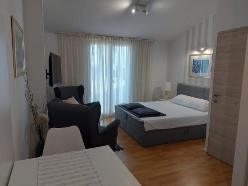Studio Apartment image 10