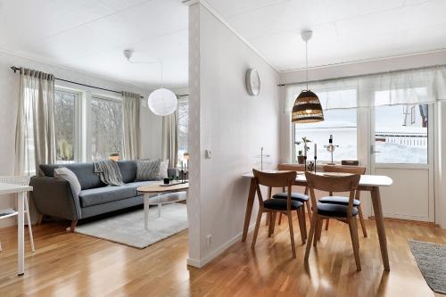 Guestly Homes - 1BR Cozy Apartment - Boden