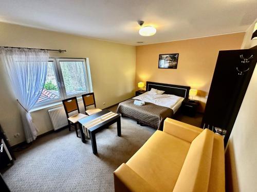 Hotel Pod Dębami - main image