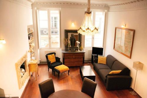 Romantic Apartment near Le Marais - image 2