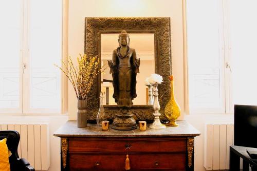 Romantic Apartment near Le Marais - image 10