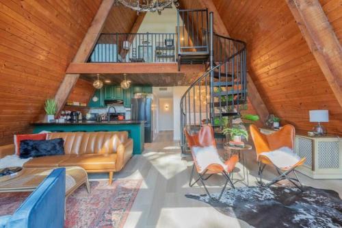 Family getaway, Aframe, lake, and cozy fire pit in Guntersville, USA