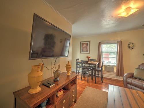 1st Base Apt 2 All Star Baseball Rentals in Oneonta, USA