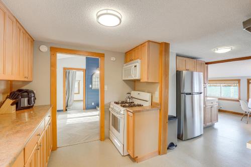 Lakefront Salem Retreat - Fish, Swim, Kayak and More in Salem